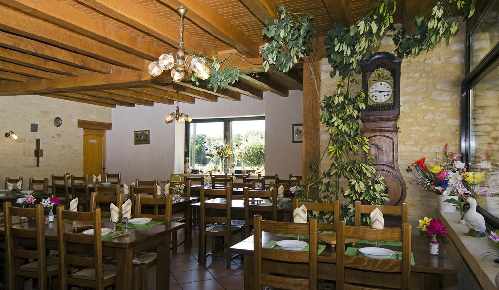 Готель La Table Du Chaffour Saint-Genies-Bellevue Екстер'єр фото
